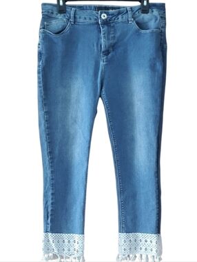 Thorn Blue Cropped Curvy Fit Boho‎ Denim Jeans White Crochet Fringe Hem Size 12